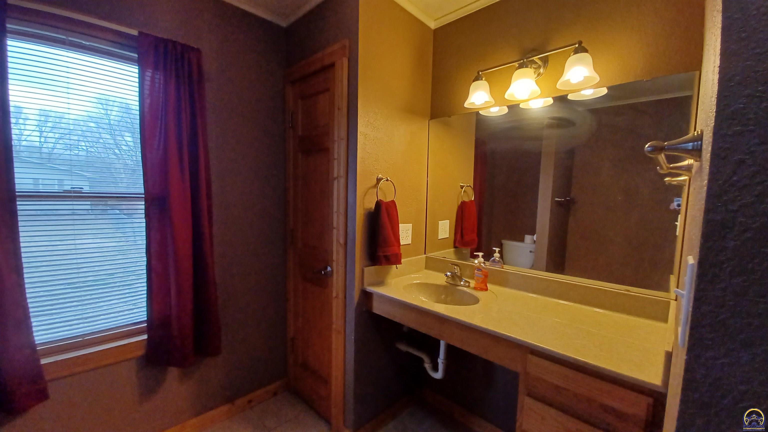 Topeka, Kansas 66608, United States, 2 Bedrooms Bedrooms, ,1 BathroomBathrooms,Residential,Pending,62795