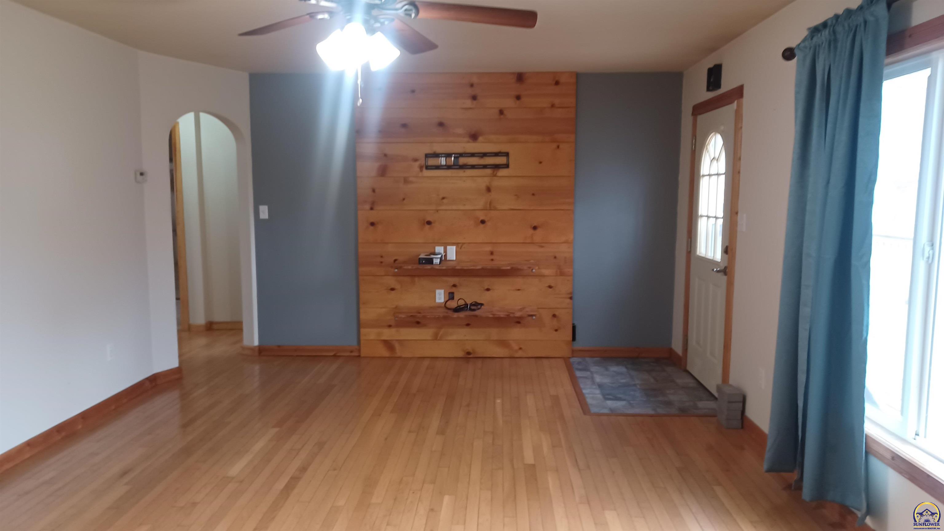 Topeka, Kansas 66608, United States, 2 Bedrooms Bedrooms, ,1 BathroomBathrooms,Residential,Pending,62795