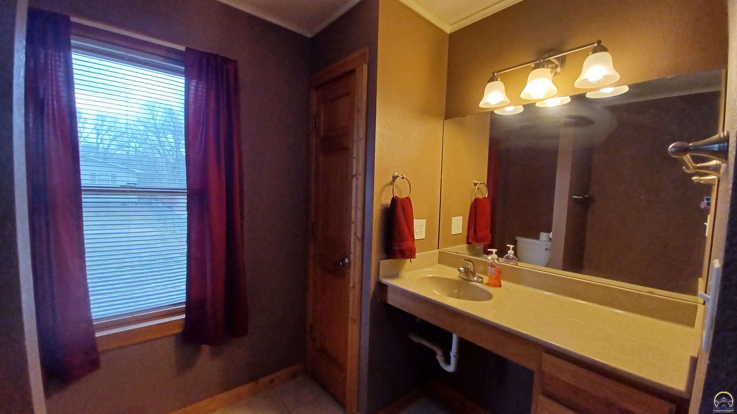 Topeka, Kansas 66608, United States, 2 Bedrooms Bedrooms, ,1 BathroomBathrooms,Residential,Pending,62795