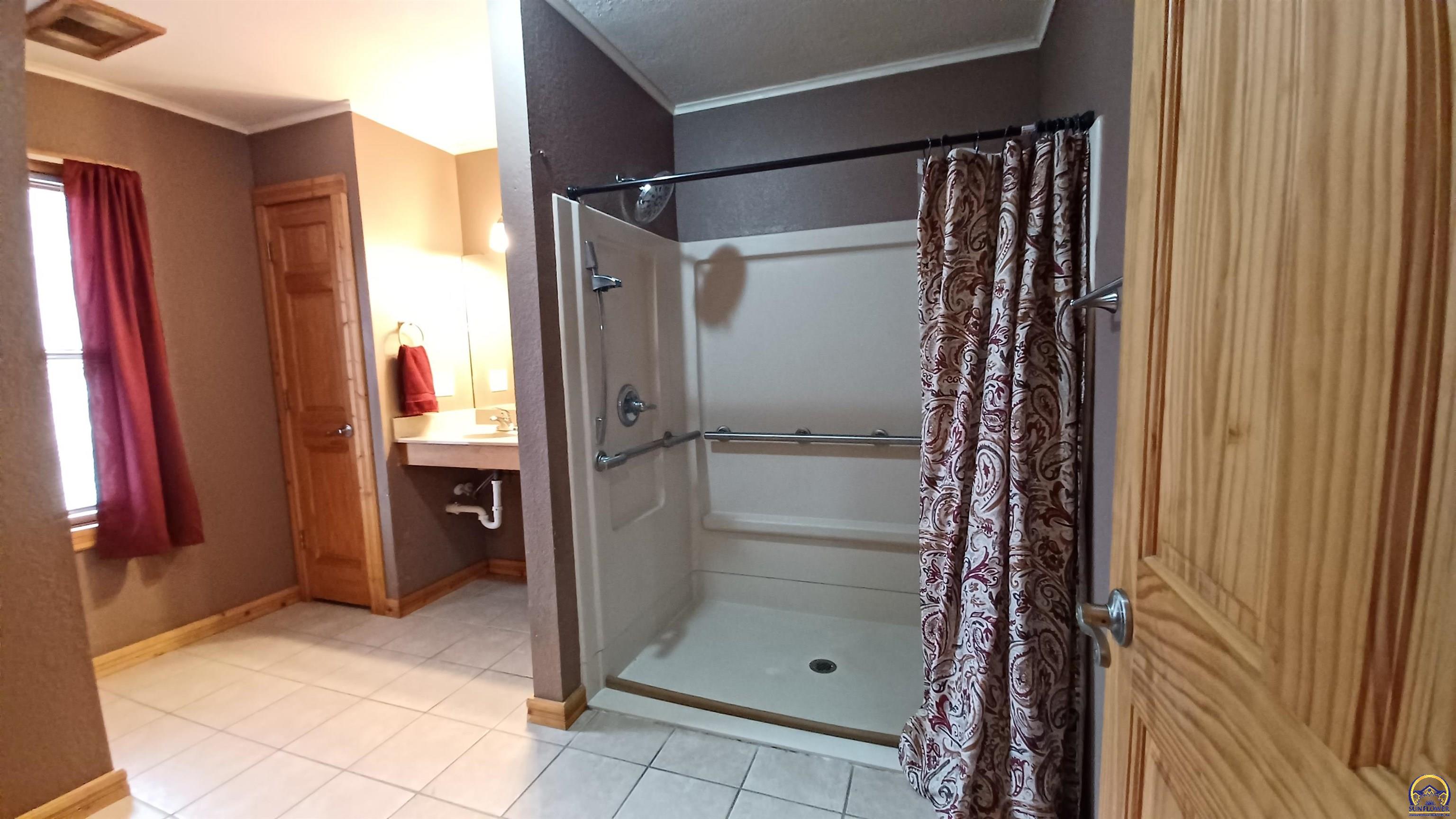 Topeka, Kansas 66608, United States, 2 Bedrooms Bedrooms, ,1 BathroomBathrooms,Residential,Pending,62795