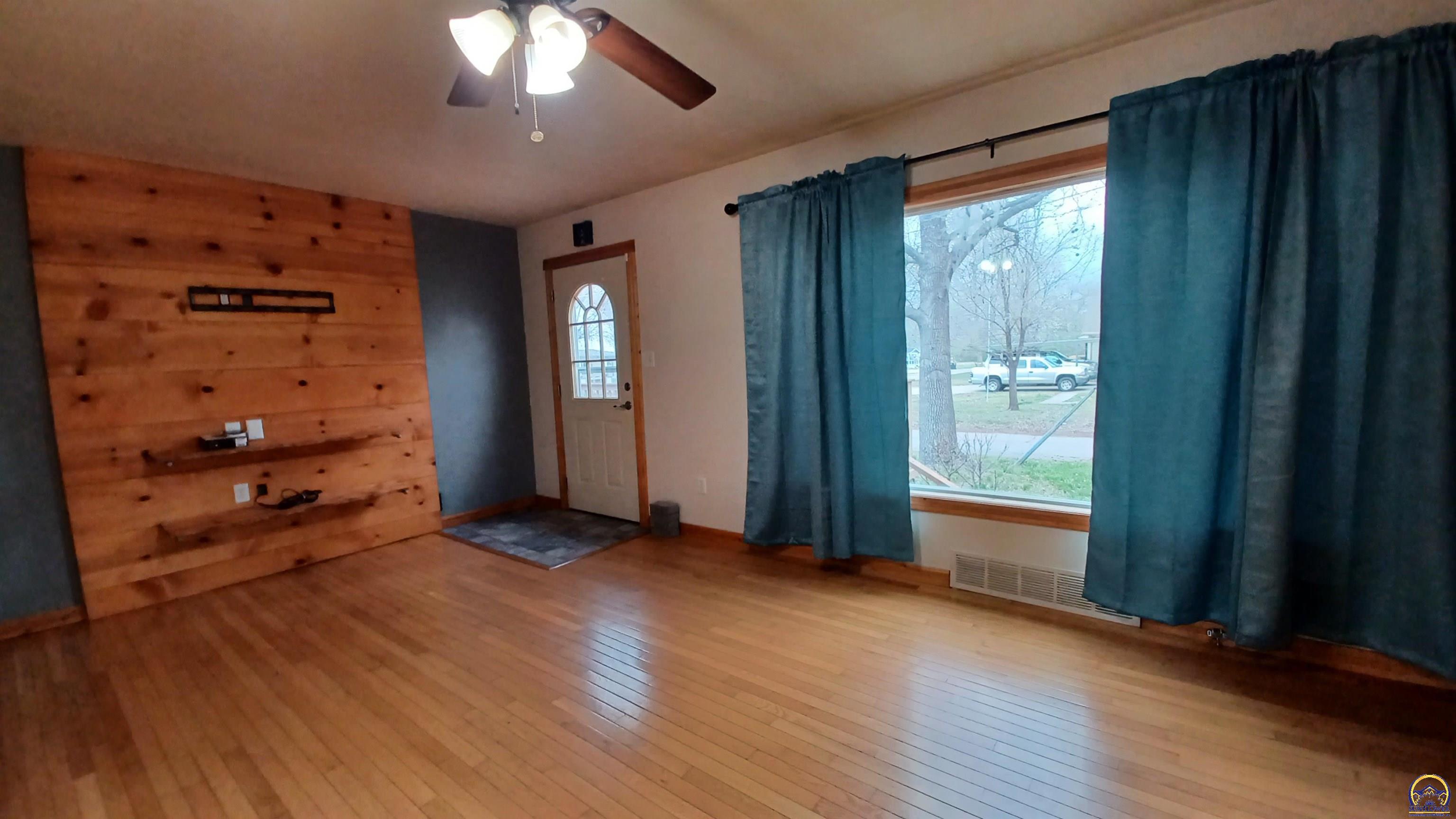 Topeka, Kansas 66608, United States, 2 Bedrooms Bedrooms, ,1 BathroomBathrooms,Residential,Pending,62795