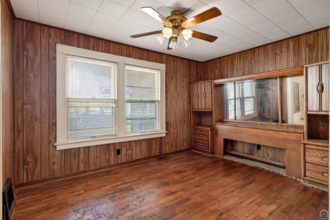 Tiny photo for 220 SW Kendall Ave, Topeka, KS 66606 (MLS # 246720)