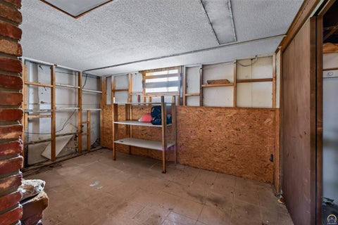 Tiny photo for 220 SW Kendall Ave, Topeka, KS 66606 (MLS # 246720)