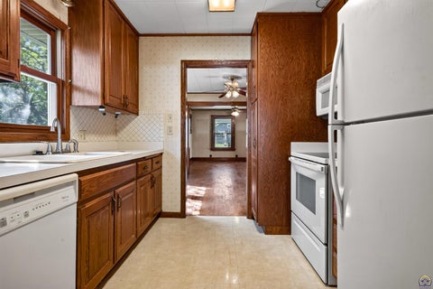 Tiny photo for 220 SW Kendall Ave, Topeka, KS 66606 (MLS # 246720)