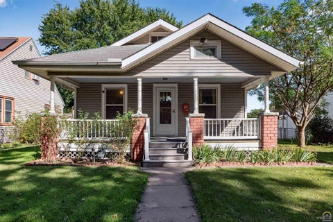 Photo of 220 SW Kendall Ave, Topeka, KS 66606 (MLS # 246720)