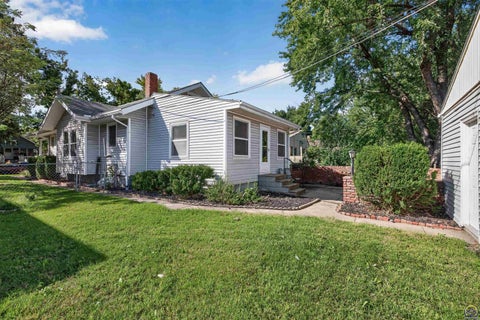 Tiny photo for 220 SW Kendall Ave, Topeka, KS 66606 (MLS # 246720)