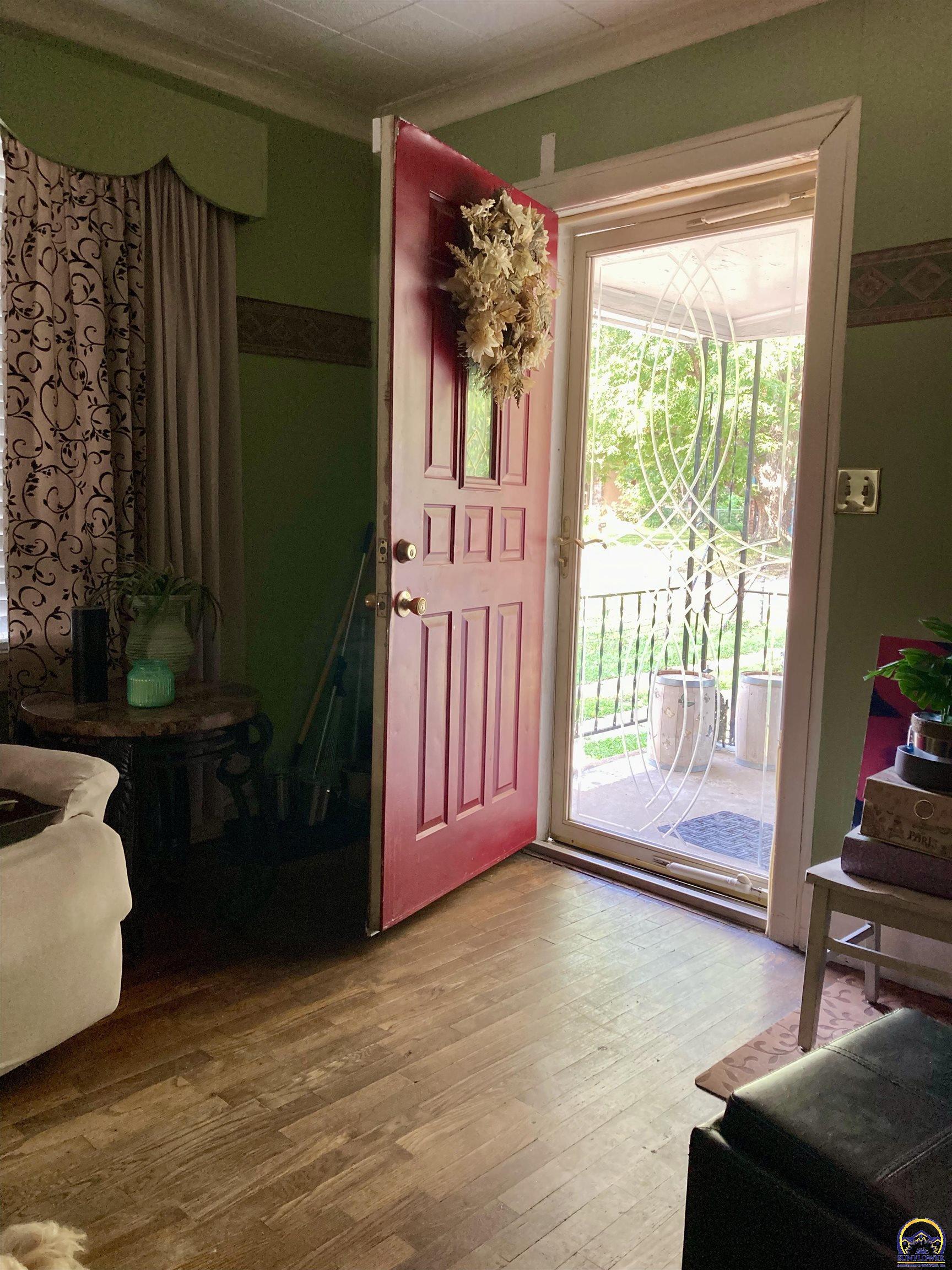 Topeka, Kansas 66607, United States, 3 Bedrooms Bedrooms, ,2 BathroomsBathrooms,Residential,Pending,50856