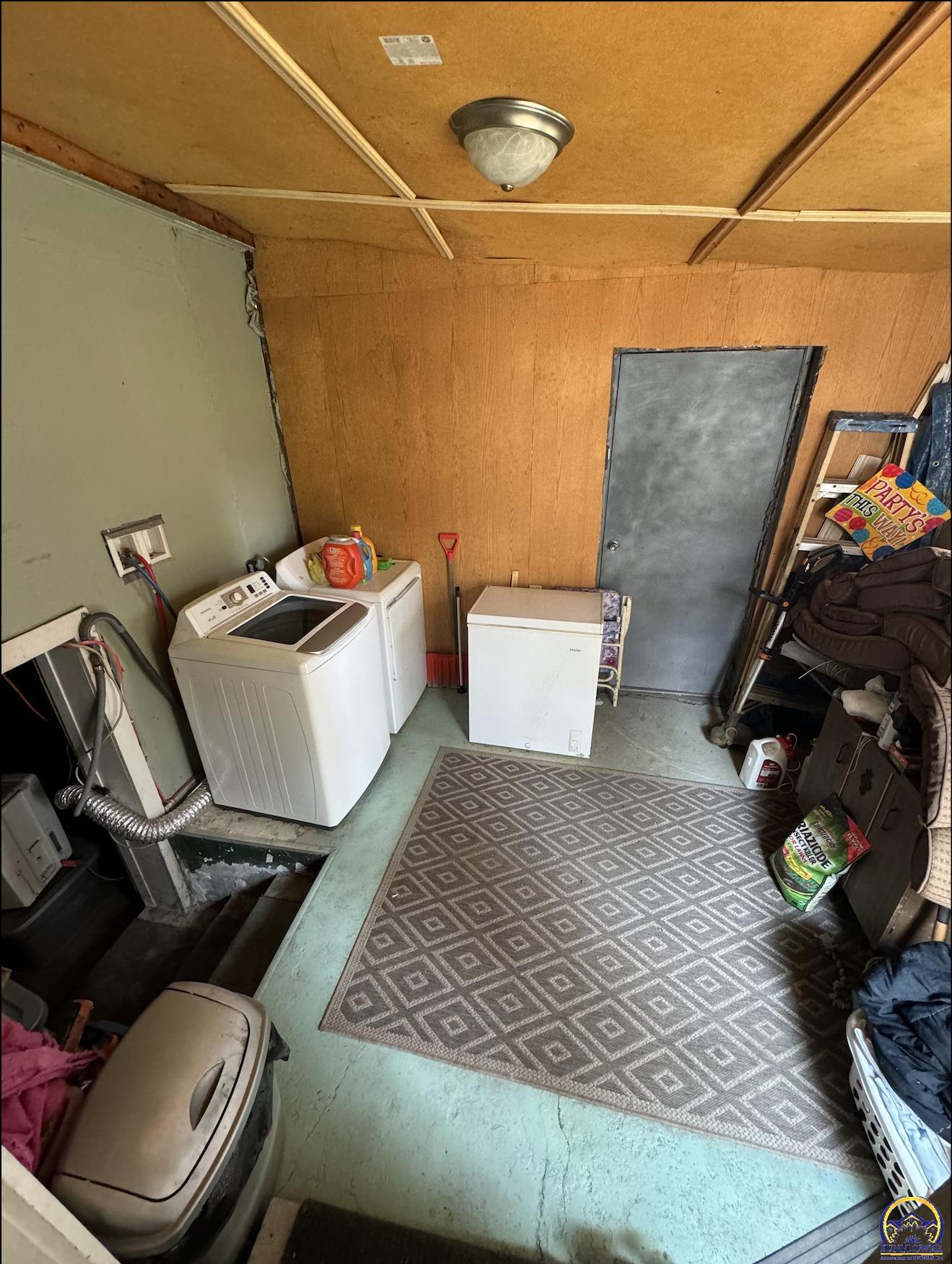 Topeka, Kansas 66607, United States, 3 Bedrooms Bedrooms, ,2 BathroomsBathrooms,Residential,Pending,50856