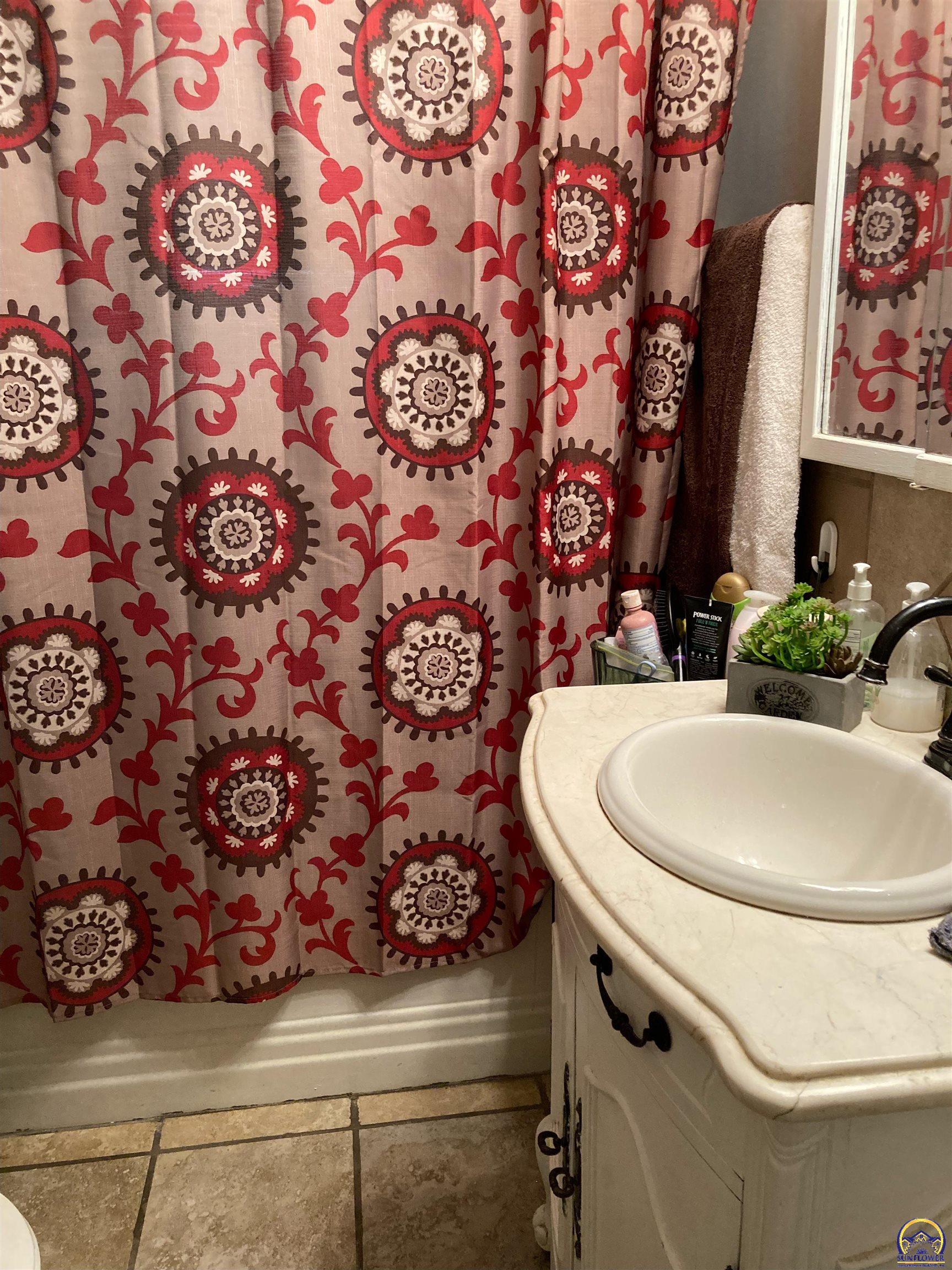 Topeka, Kansas 66607, United States, 3 Bedrooms Bedrooms, ,2 BathroomsBathrooms,Residential,Pending,50856