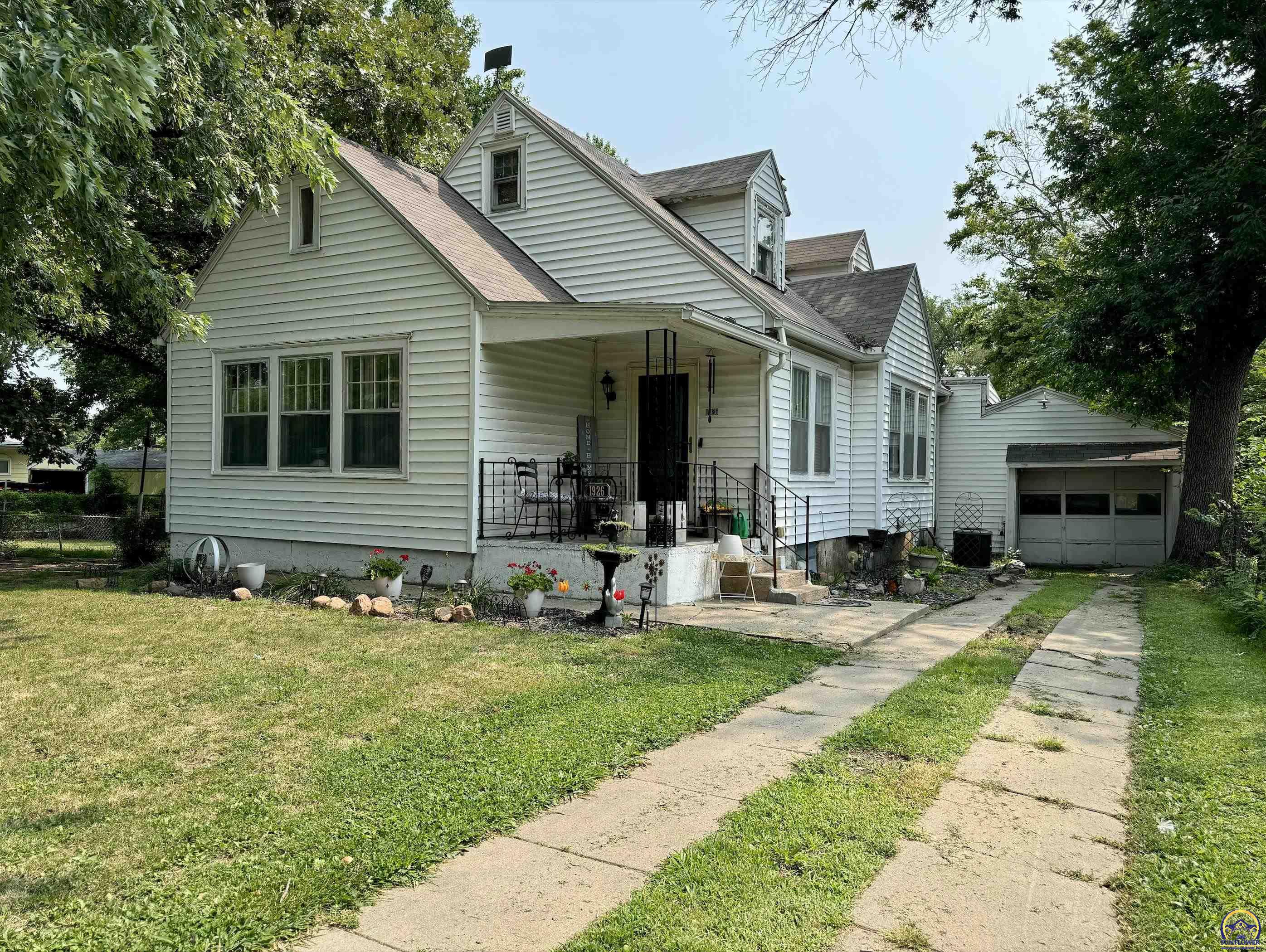 Topeka, Kansas 66607, United States, 3 Bedrooms Bedrooms, ,2 BathroomsBathrooms,Residential,Pending,50856