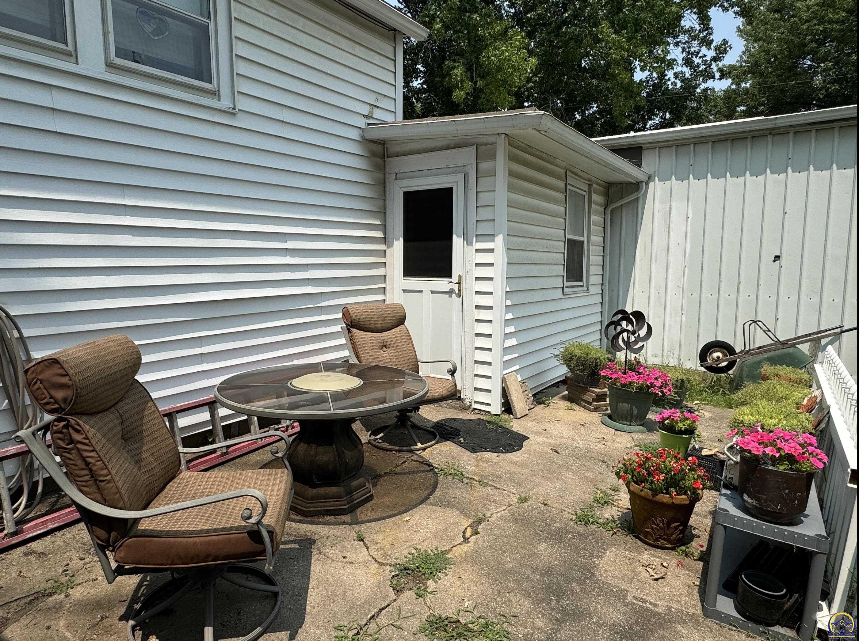 Topeka, Kansas 66607, United States, 3 Bedrooms Bedrooms, ,2 BathroomsBathrooms,Residential,Pending,50856