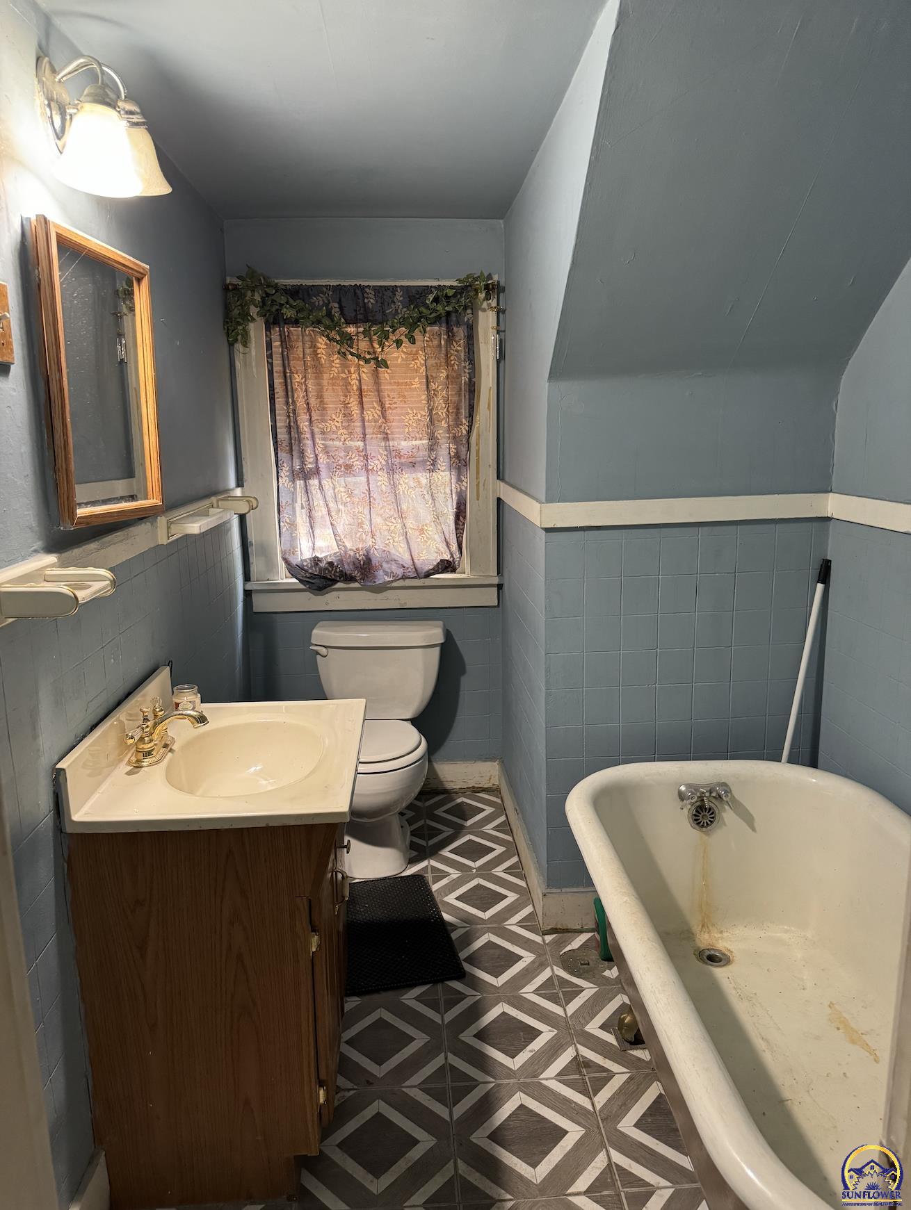 Topeka, Kansas 66607, United States, 3 Bedrooms Bedrooms, ,2 BathroomsBathrooms,Residential,Pending,50856