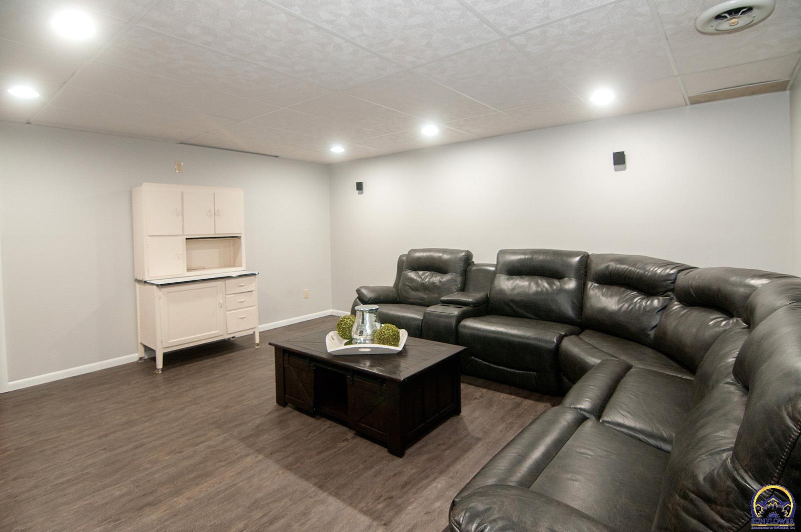 Topeka, Kansas 66614, United States, 4 Bedrooms Bedrooms, ,3 BathroomsBathrooms,Residential,Active,151076