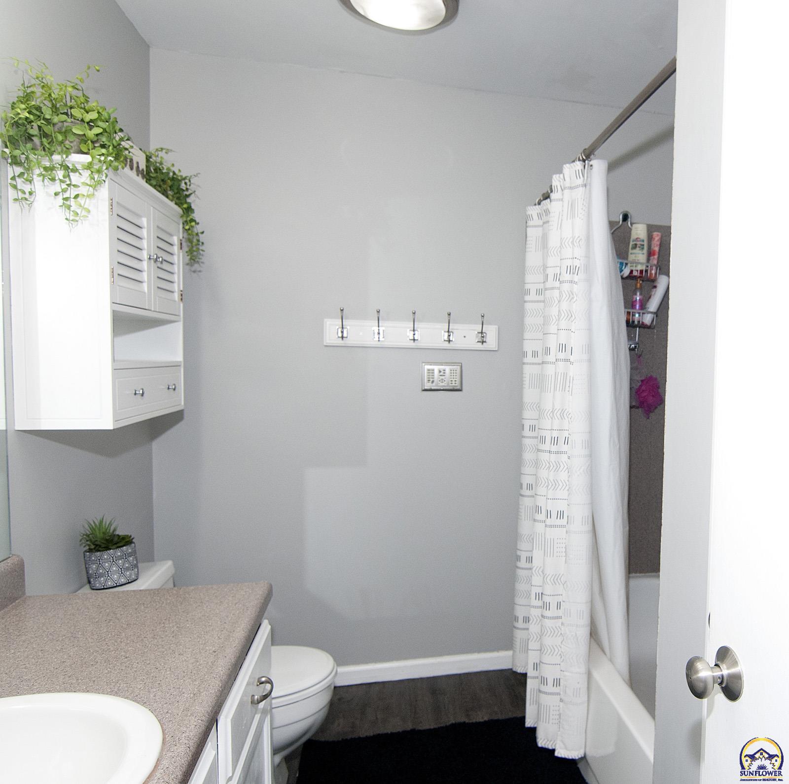 Topeka, Kansas 66614, United States, 4 Bedrooms Bedrooms, ,3 BathroomsBathrooms,Residential,Active,151076