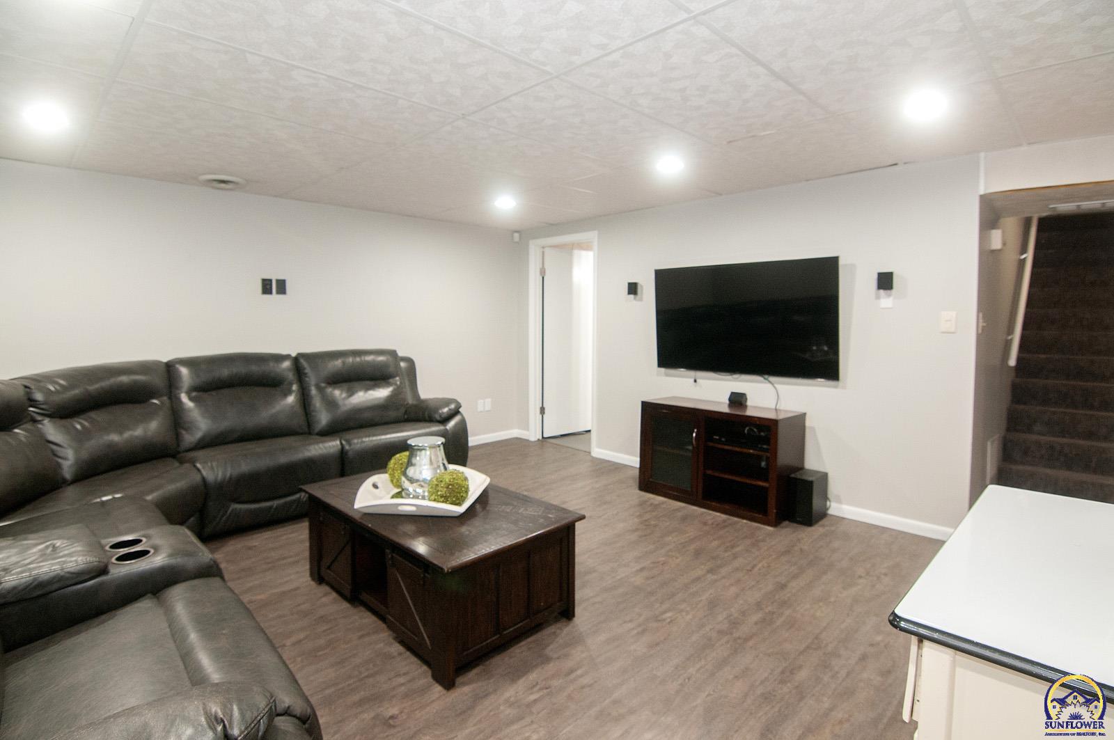 Topeka, Kansas 66614, United States, 4 Bedrooms Bedrooms, ,3 BathroomsBathrooms,Residential,Active,151076