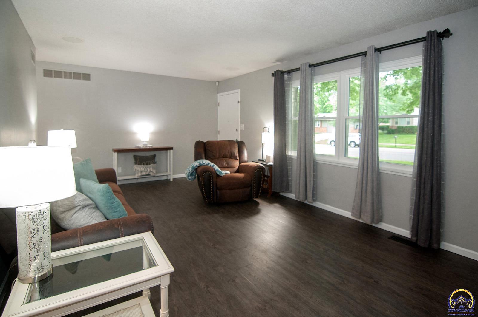 Topeka, Kansas 66614, United States, 4 Bedrooms Bedrooms, ,3 BathroomsBathrooms,Residential,Active,151076