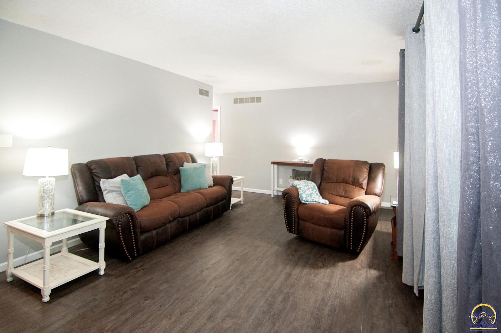 Topeka, Kansas 66614, United States, 4 Bedrooms Bedrooms, ,3 BathroomsBathrooms,Residential,Active,151076