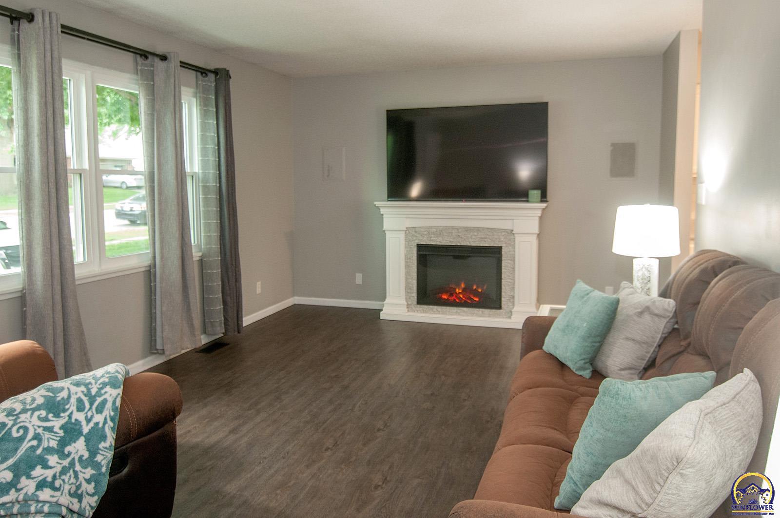 Topeka, Kansas 66614, United States, 4 Bedrooms Bedrooms, ,3 BathroomsBathrooms,Residential,Active,151076