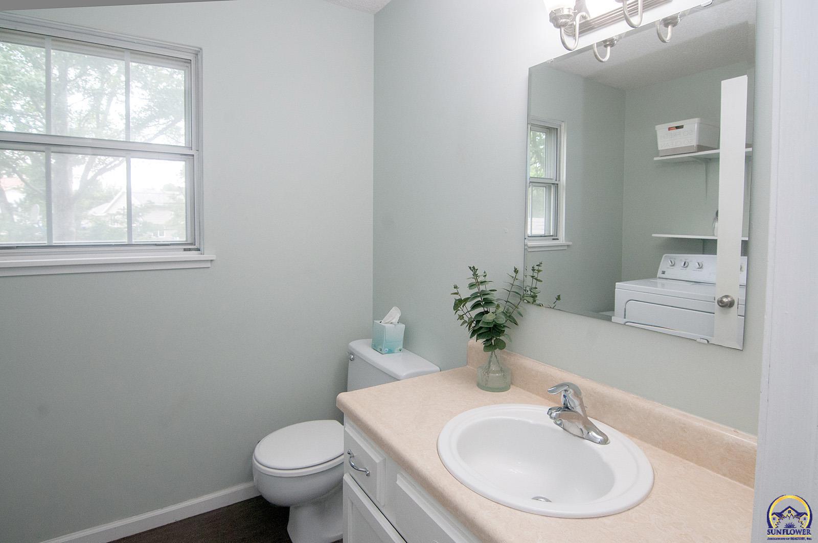 Topeka, Kansas 66614, United States, 4 Bedrooms Bedrooms, ,3 BathroomsBathrooms,Residential,Active,151076