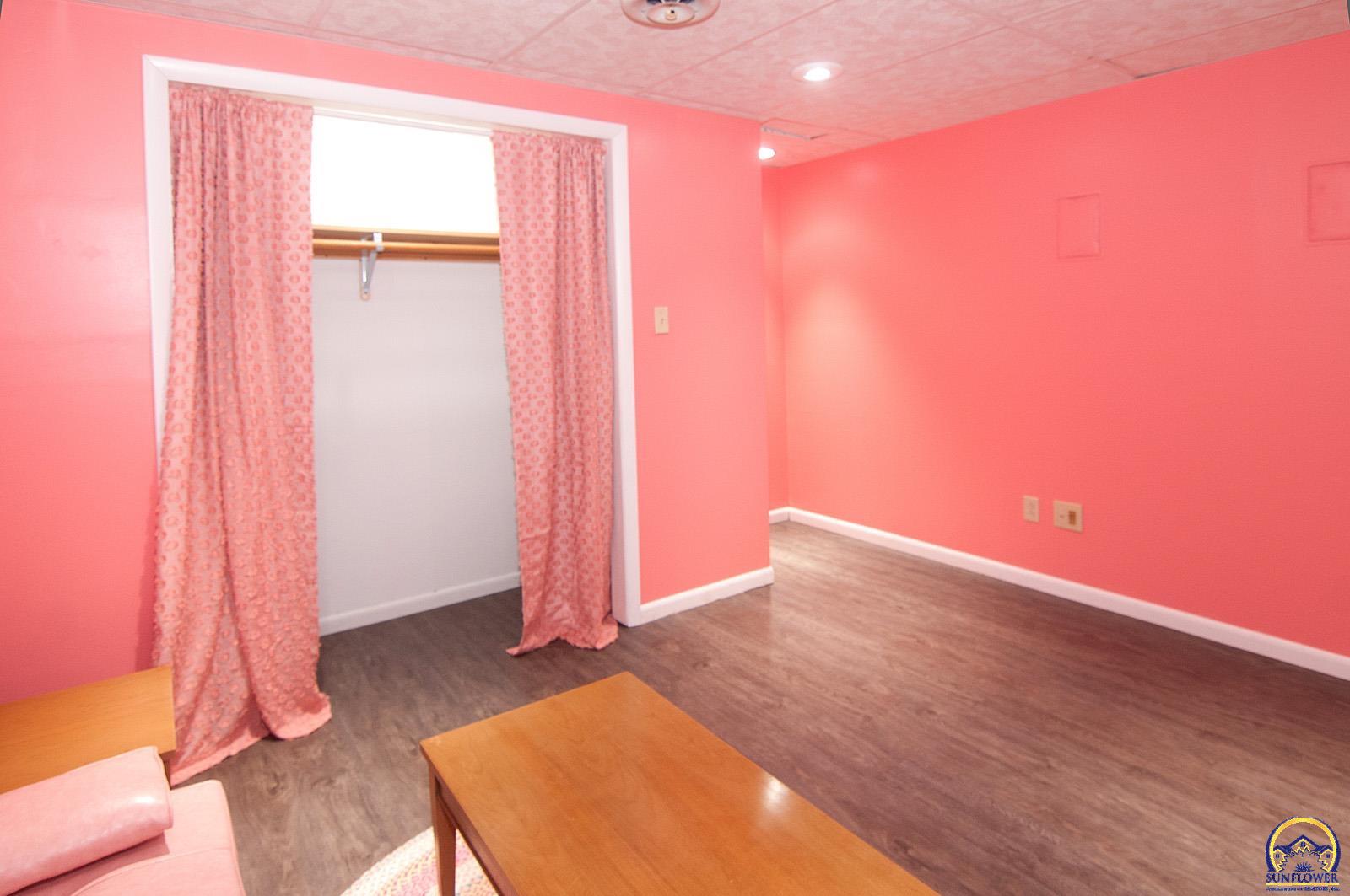 Topeka, Kansas 66614, United States, 4 Bedrooms Bedrooms, ,3 BathroomsBathrooms,Residential,Active,151076