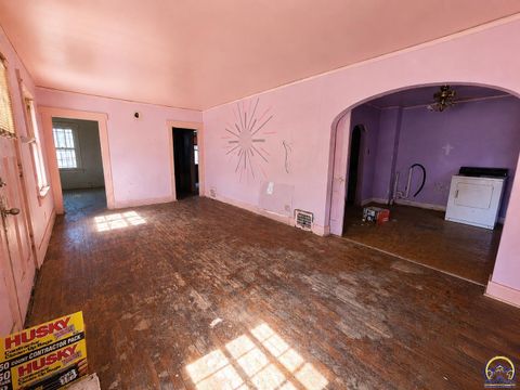Tiny photo for 711 SE Lawrence St, Topeka, KS 66607 (MLS # 244686)