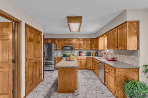 Tiny photo for 6027 SW 36th St, Topeka, KS 66614 (MLS # 246850)