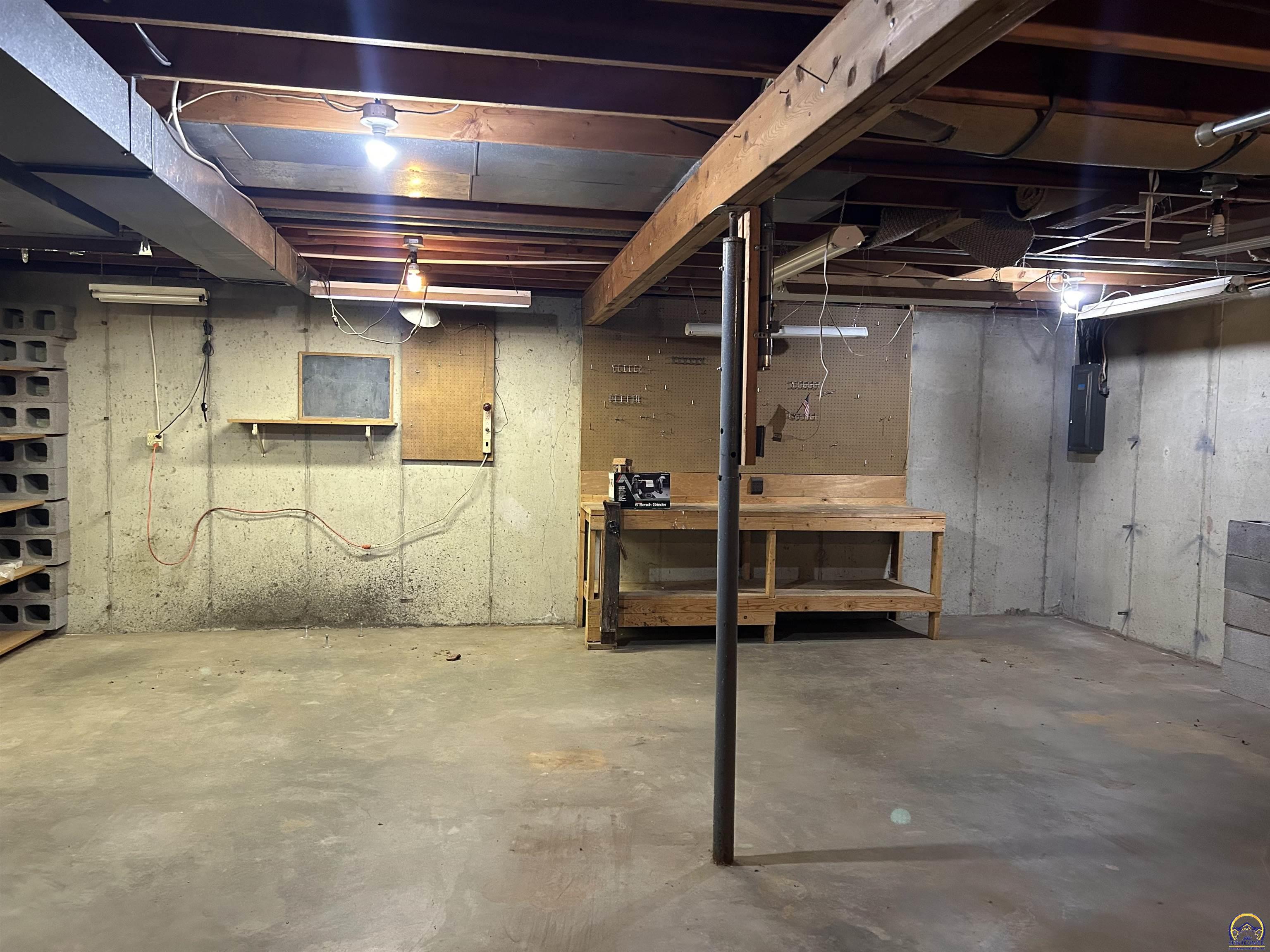 Lawrence, Kansas 66046, United States, 4 Bedrooms Bedrooms, ,2 BathroomsBathrooms,Residential,Pending,61916