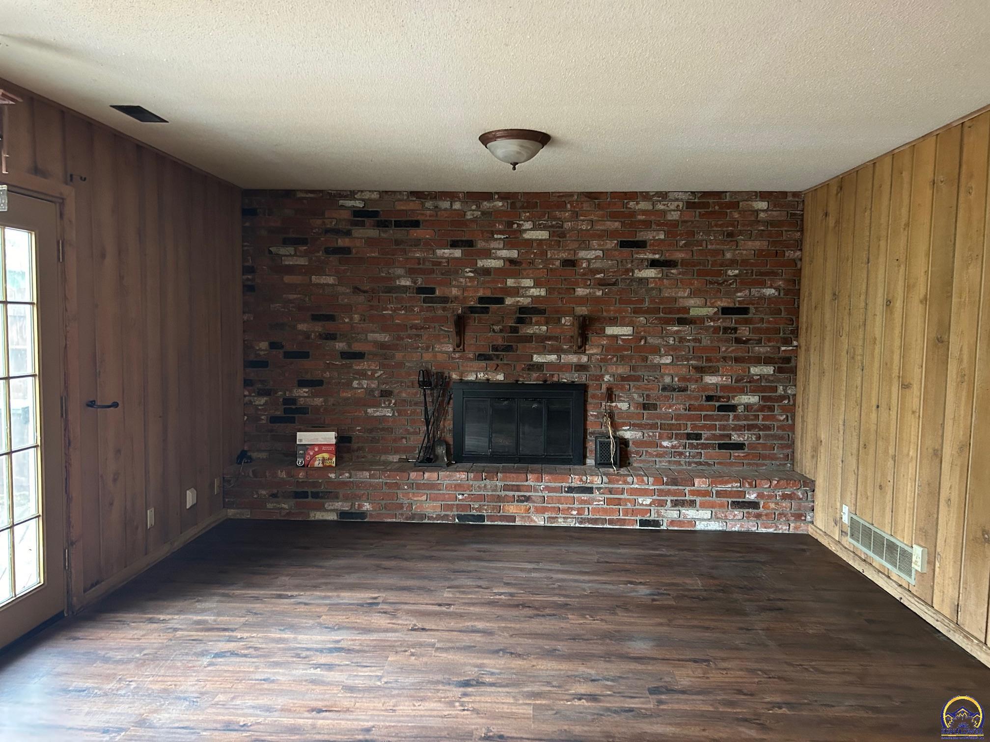 Lawrence, Kansas 66046, United States, 4 Bedrooms Bedrooms, ,2 BathroomsBathrooms,Residential,Pending,61916