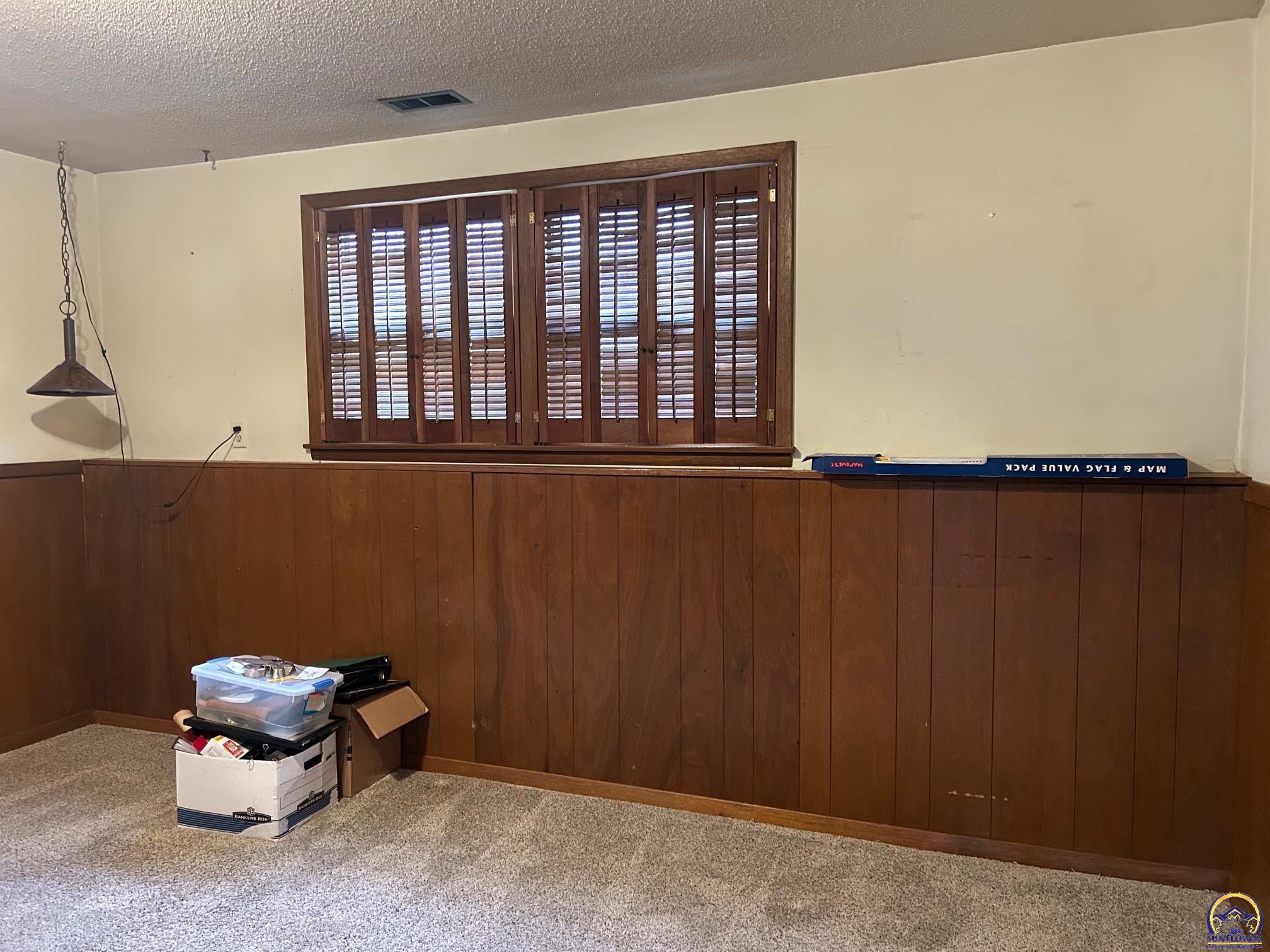 Lawrence, Kansas 66046, United States, 4 Bedrooms Bedrooms, ,2 BathroomsBathrooms,Residential,Pending,61916