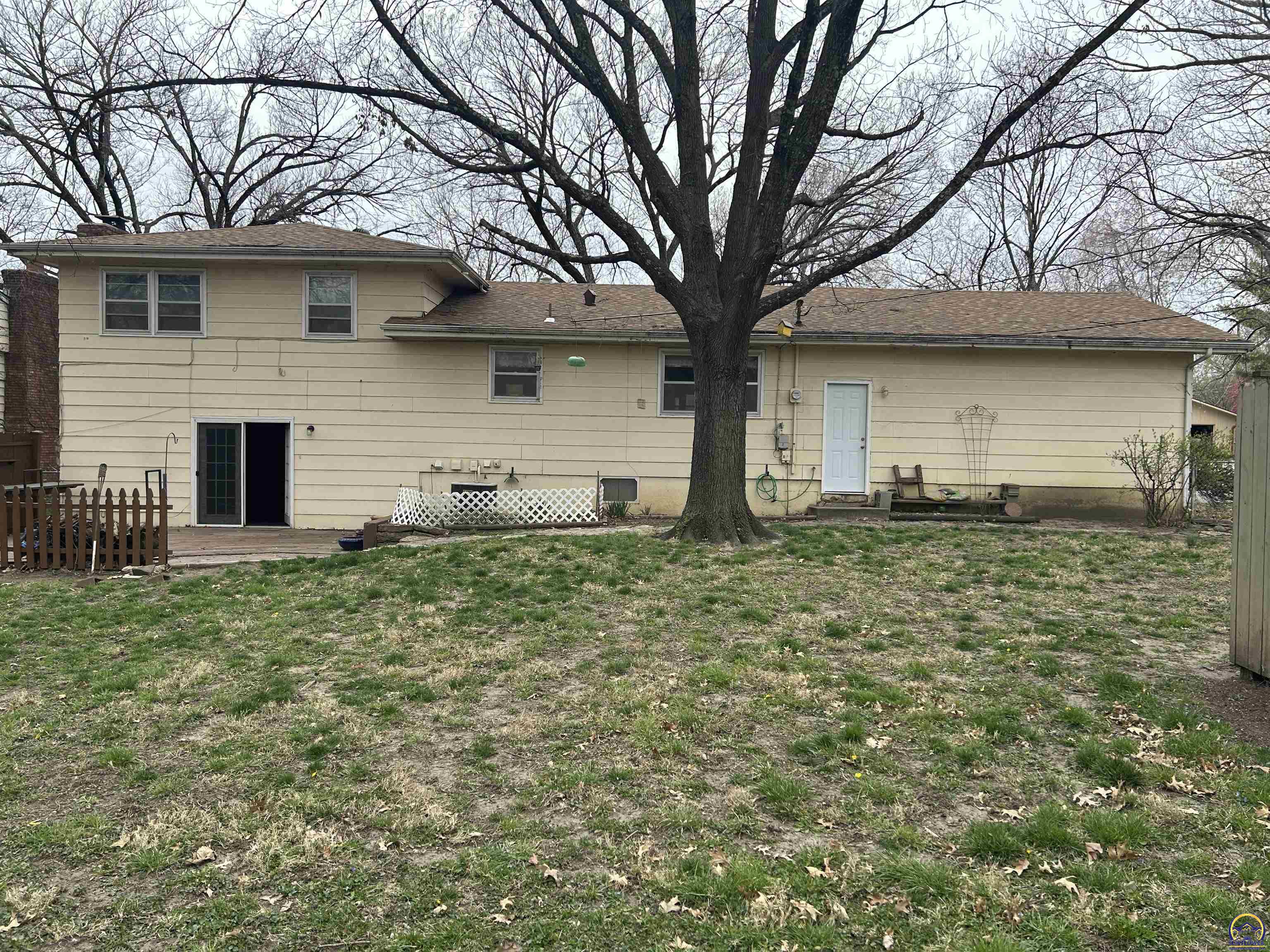 Lawrence, Kansas 66046, United States, 4 Bedrooms Bedrooms, ,2 BathroomsBathrooms,Residential,Pending,61916