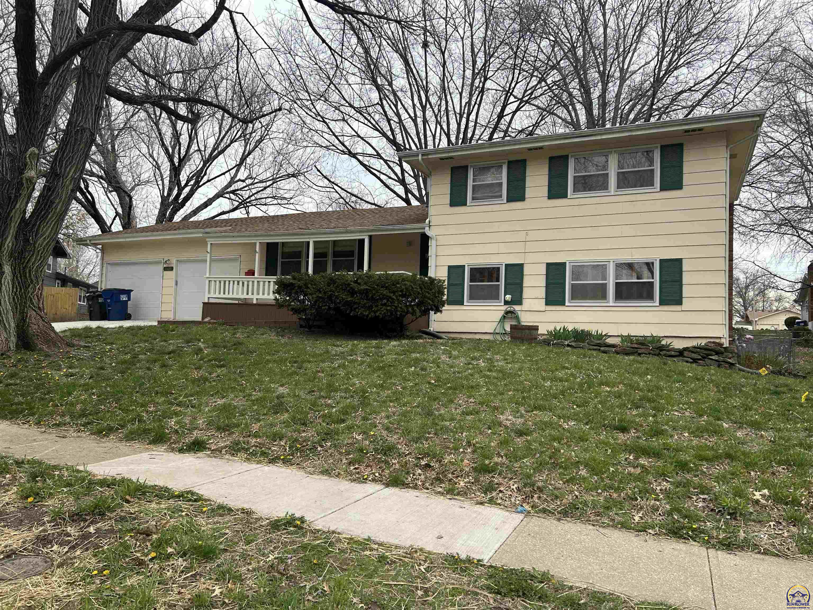 Lawrence, Kansas 66046, United States, 4 Bedrooms Bedrooms, ,2 BathroomsBathrooms,Residential,Pending,61916