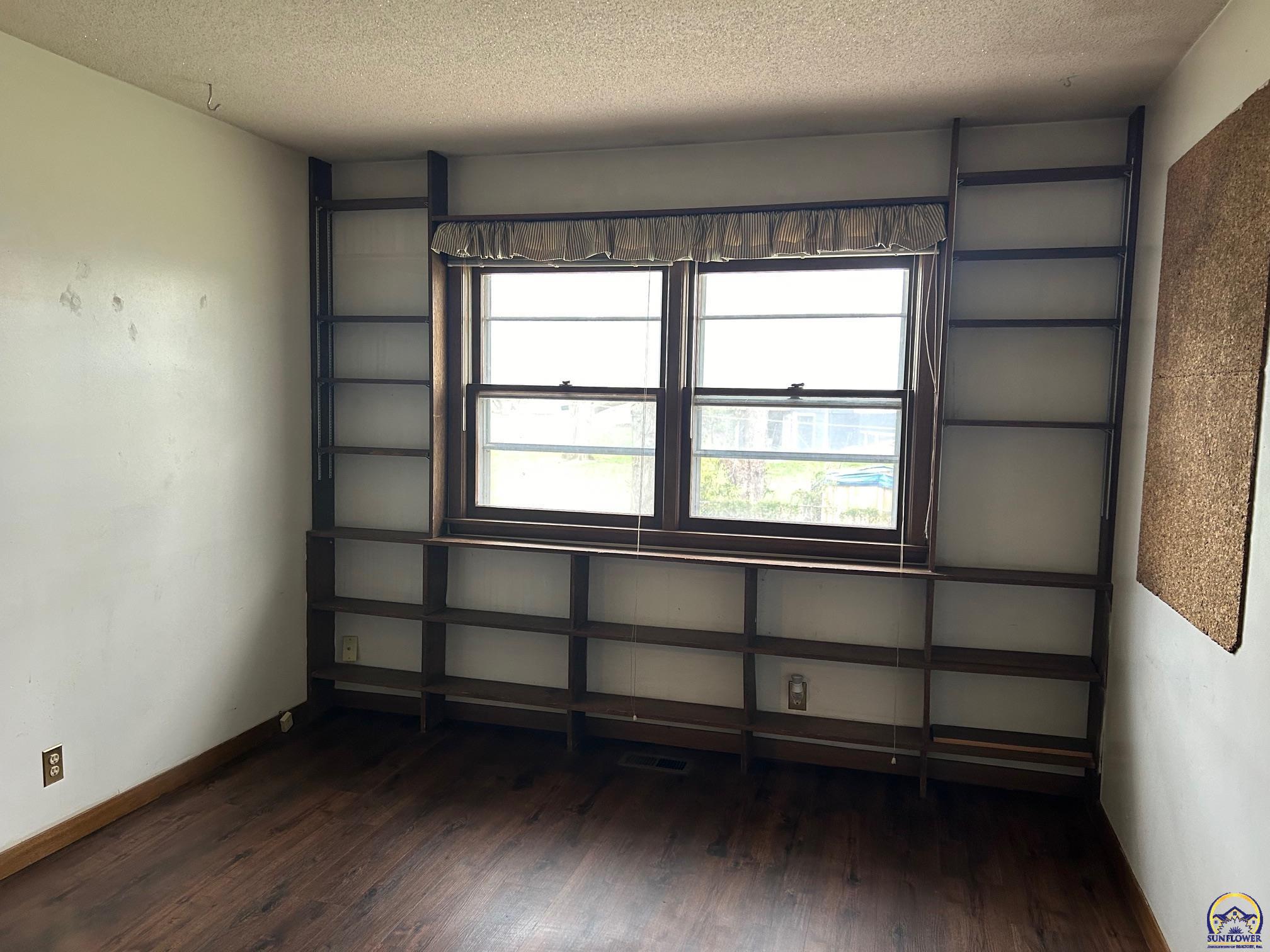 Lawrence, Kansas 66046, United States, 4 Bedrooms Bedrooms, ,2 BathroomsBathrooms,Residential,Pending,61916