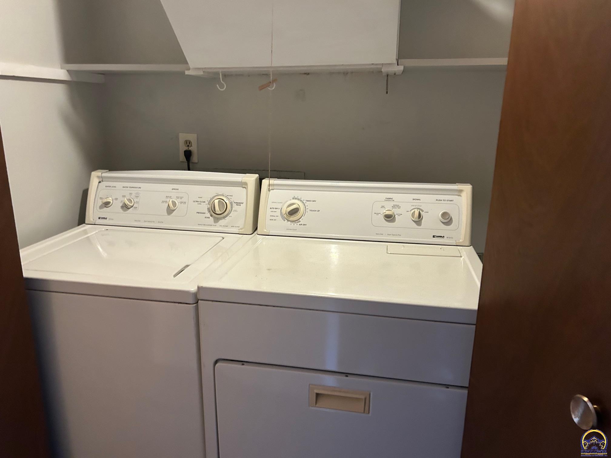 Lawrence, Kansas 66046, United States, 4 Bedrooms Bedrooms, ,2 BathroomsBathrooms,Residential,Pending,61916