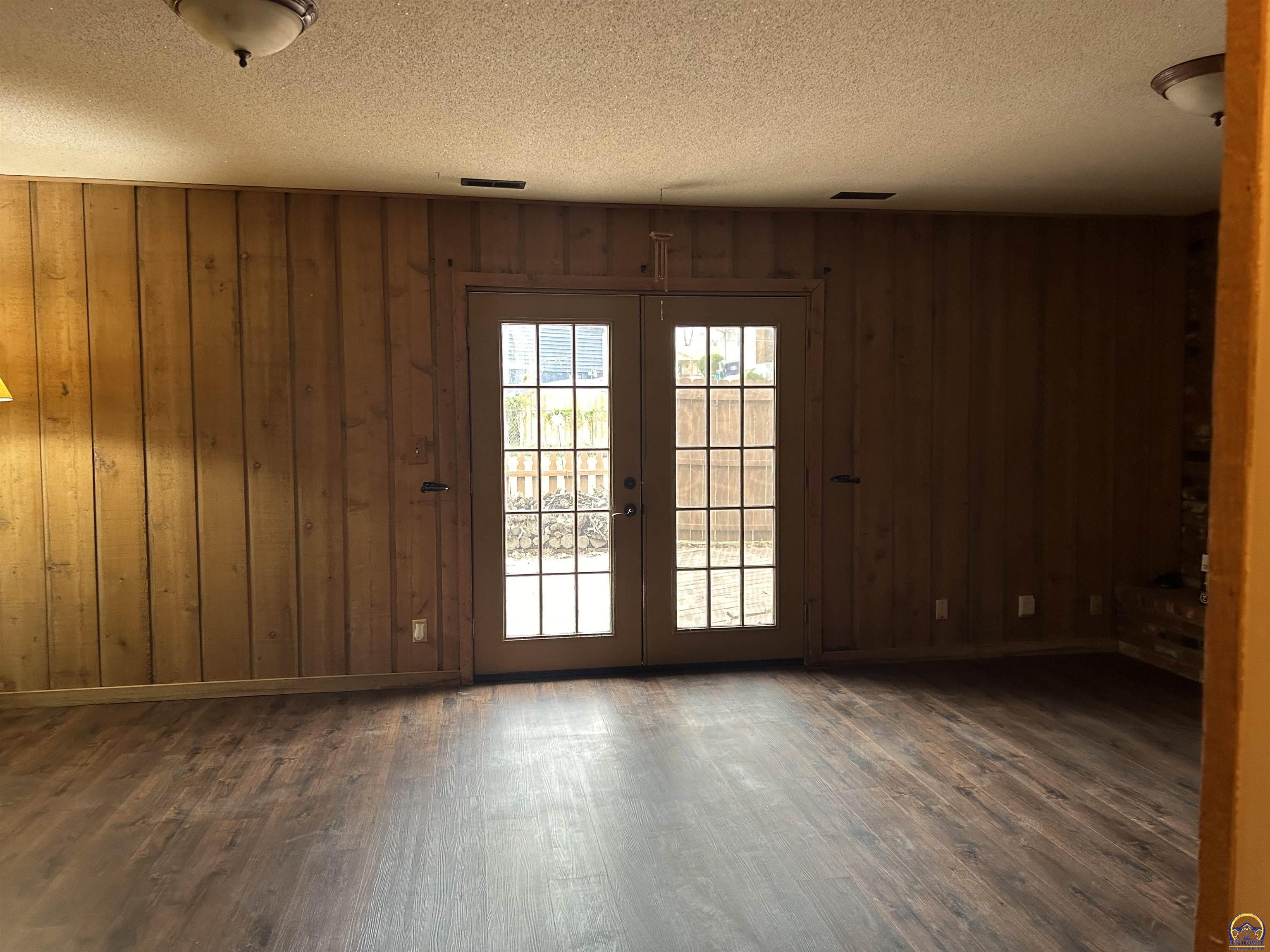 Lawrence, Kansas 66046, United States, 4 Bedrooms Bedrooms, ,2 BathroomsBathrooms,Residential,Pending,61916