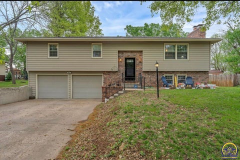 Photo of 3818 SE 23rd Ter, Topeka, KS 66605 (MLS # 245404)