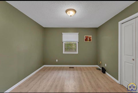 Tiny photo for 3818 SE 23rd Ter, Topeka, KS 66605 (MLS # 245404)