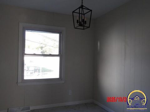 Tiny photo for 1032 SE 35th Ter, Topeka, KS 66605 (MLS # 241980)