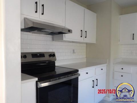 Tiny photo for 1032 SE 35th Ter, Topeka, KS 66605 (MLS # 241980)