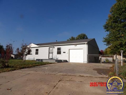 Tiny photo for 1032 SE 35th Ter, Topeka, KS 66605 (MLS # 241980)
