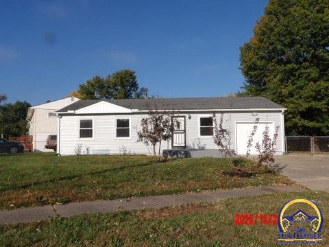 Photo of 1032 SE 35th Ter, Topeka, KS 66605 (MLS # 241980)