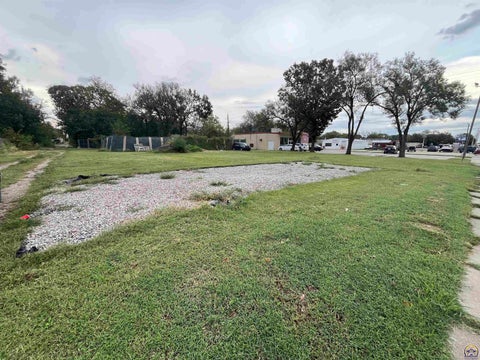 Tiny photo for 620 E 6th Ave, Emporia, KS 66801 (MLS # 246597)