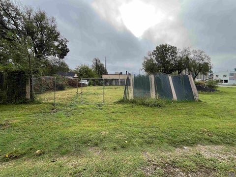 Tiny photo for 620 E 6th Ave, Emporia, KS 66801 (MLS # 246597)