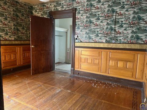 Tiny photo for 915 SW Munson Ave, Topeka, KS 66604 (MLS # 243598)