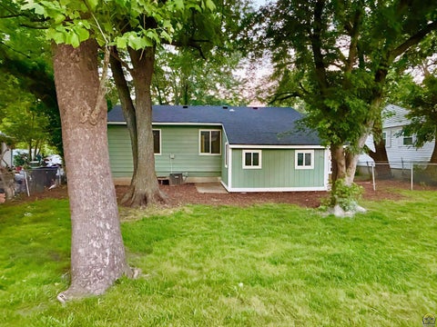 Tiny photo for 873 SE Brookside Dr, Topeka, KS 66607 (MLS # 244920)