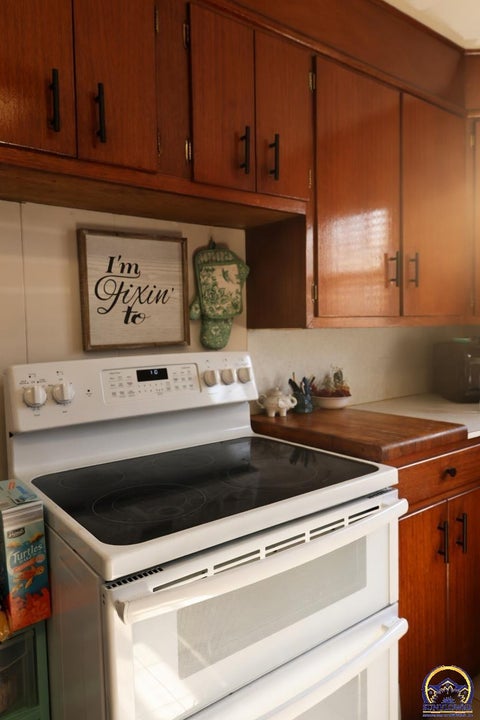 Tiny photo for 733 NE Kellam Ave, Topeka, KS 66616 (MLS # 247123)