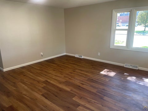 Tiny photo for 5324 SW 33rd St, Topeka, KS 66614 (MLS # 246877)