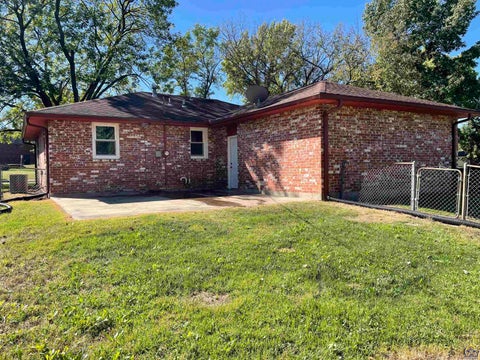 Tiny photo for 5324 SW 33rd St, Topeka, KS 66614 (MLS # 246877)