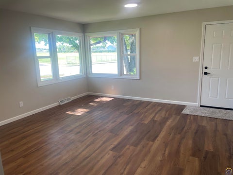 Tiny photo for 5324 SW 33rd St, Topeka, KS 66614 (MLS # 246877)