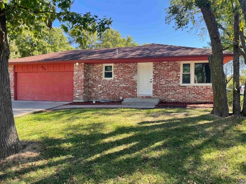 Photo of 5324 SW 33rd St, Topeka, KS 66614 (MLS # 246877)