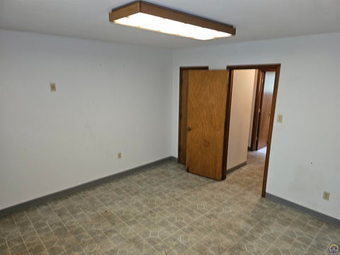 Tiny photo for 3205 NW Rochester Rd, Topeka, KS 66617 (MLS # 244563)